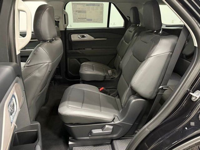 Used 2026 Ford Explorer Active w/ Active Comfort Package RWD image 28