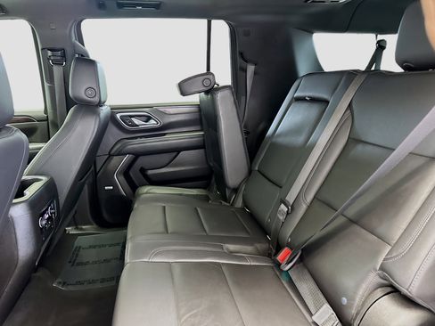 Used 2021 Chevrolet Suburban LT image 16