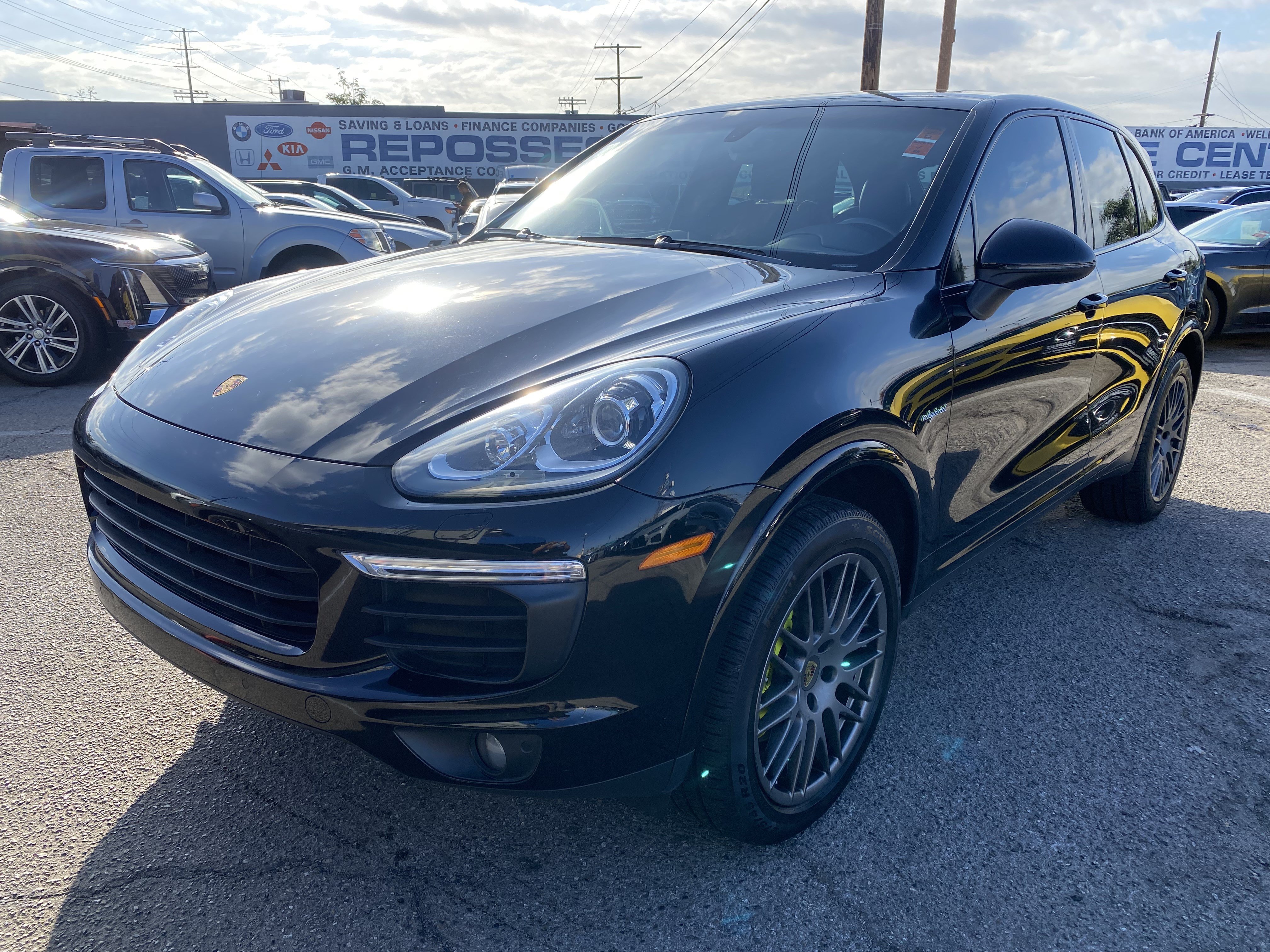 Used 2017 Porsche Cayenne S Platinum AWD/4WD image 2