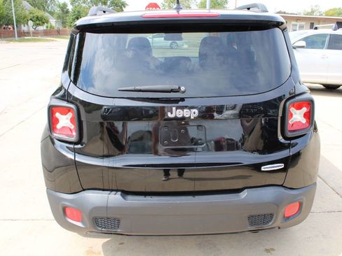 Used 2015 Jeep Renegade Latitude image 4