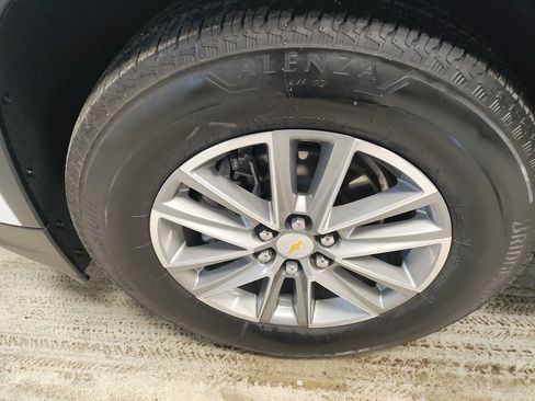 Used 2023 Chevrolet Traverse LT image 19