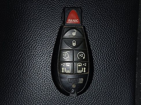 Used 2017 Dodge Grand Caravan SXT image 32