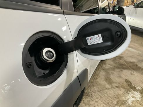 Used 2020 Jeep Cherokee Trailhawk w/ Cold Weather Group AWD/4WD image 18
