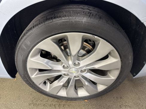 Used 2017 Chevrolet Malibu Premier w/ Premier Sun and Wheel Package FWD image 5