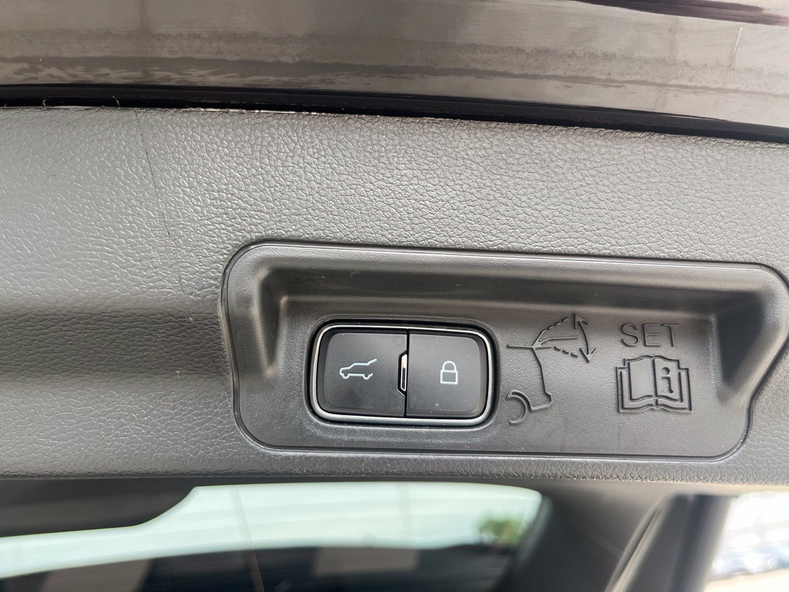 Certified 2024 Ford Explorer Limited w/ Limited Technology Package AWD/4WD image 19