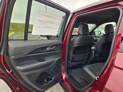 New 2025 Jeep Grand Cherokee Altitude image 25