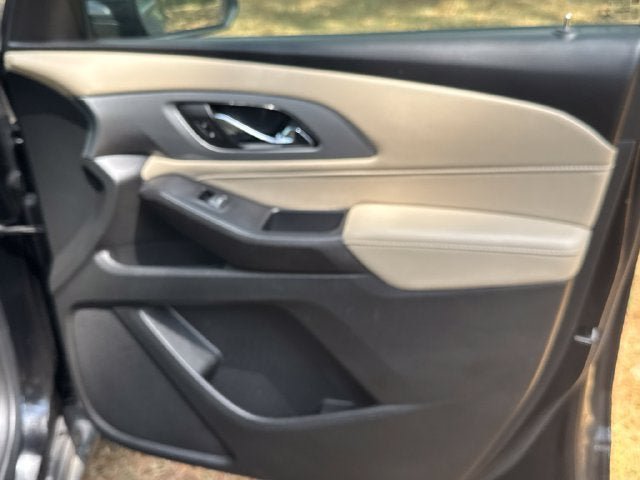 Used 2022 Chevrolet Traverse LS FWD image 15