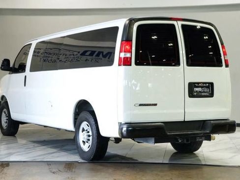 Used 2020 Chevrolet Express 2500 Extended RWD image 6