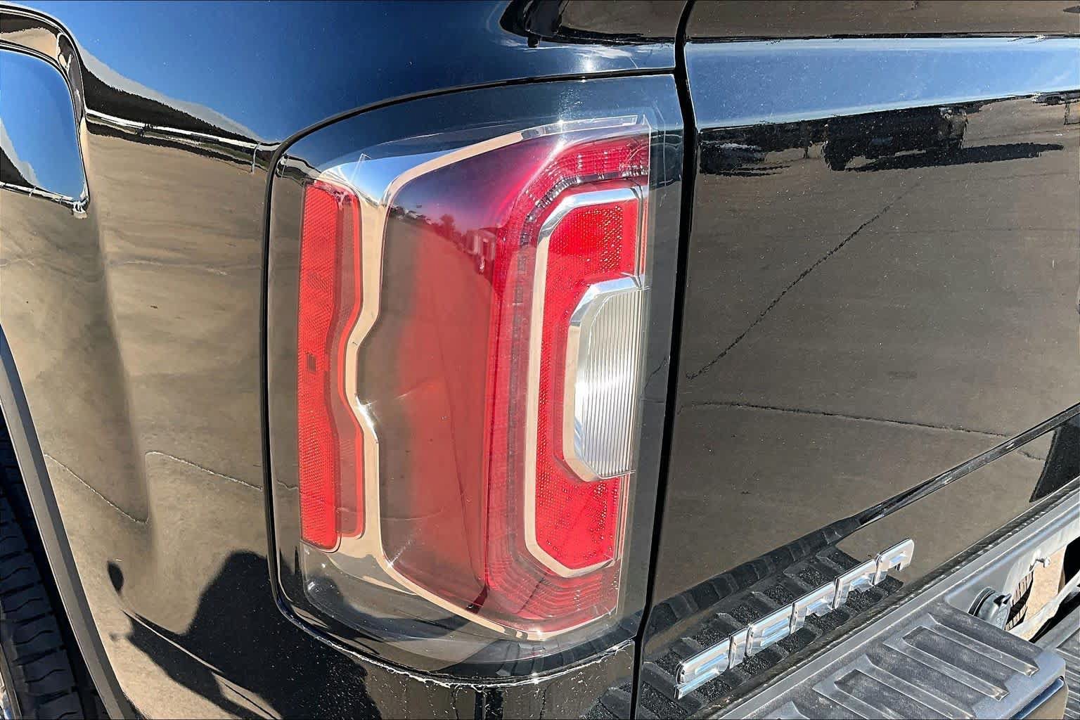 Used 2018 GMC Sierra 1500 Denali w/ Denali Ultimate Package AWD/4WD image 27