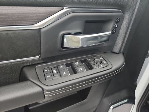 New 2026 RAM 2500 Laramie AWD/4WD image 12