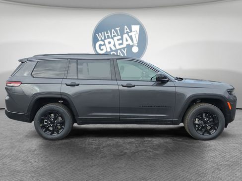 New 2026 Jeep Grand Cherokee L 4WD image 2