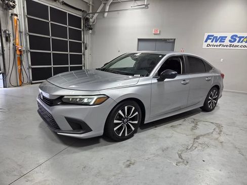 Used 2023 Honda Civic EX image 3