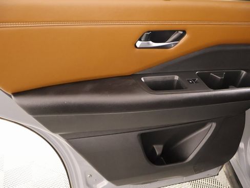 Used 2024 Nissan Pathfinder Platinum image 20