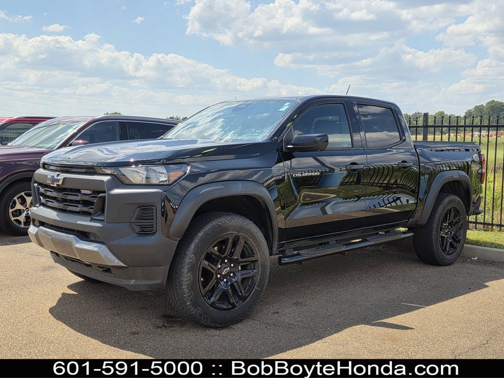 Used 2023 Chevrolet Colorado Trail Boss w/ Technology Package AWD/4WD image 1