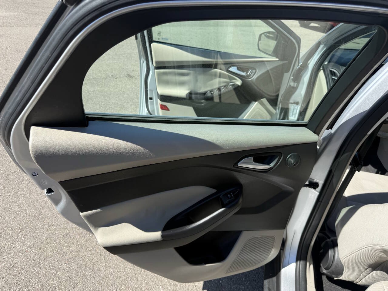 Used 2017 Ford Focus Electric Hatchback FWD image 23