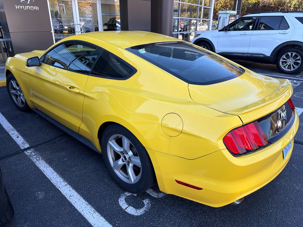 Used 2015 Ford Mustang Coupe RWD image 4
