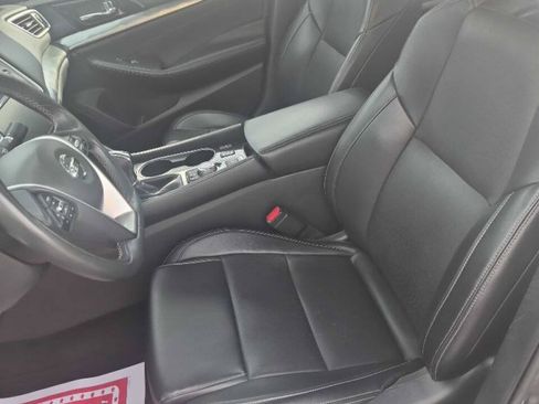 Used 2022 Nissan Maxima SV w/ Floor Mat Group FWD image 11