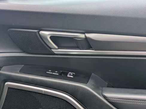 Used 2025 Kia Telluride S image 35