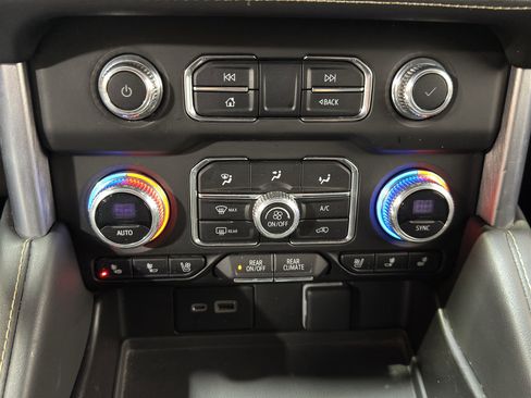 Used 2023 GMC Yukon SLT AWD/4WD image 30