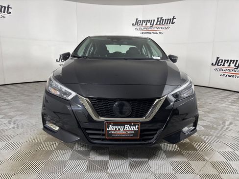 Used 2021 Nissan Versa SR image 4