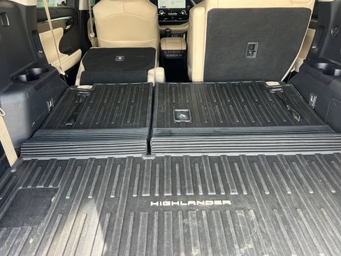 Used 2023 Toyota Highlander Platinum AWD/4WD image 13