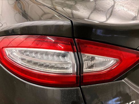 Used 2016 Ford Fusion SE image 28