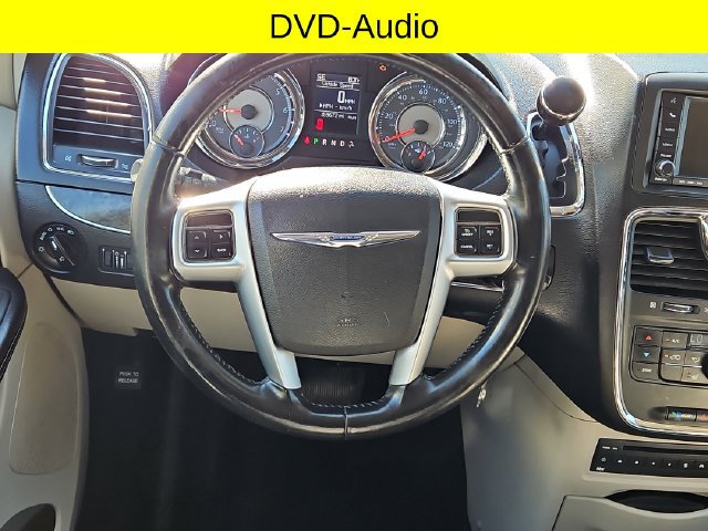 Used 2011 Chrysler Town & Country Touring-L w/ Entertainment Group #2 FWD image 9