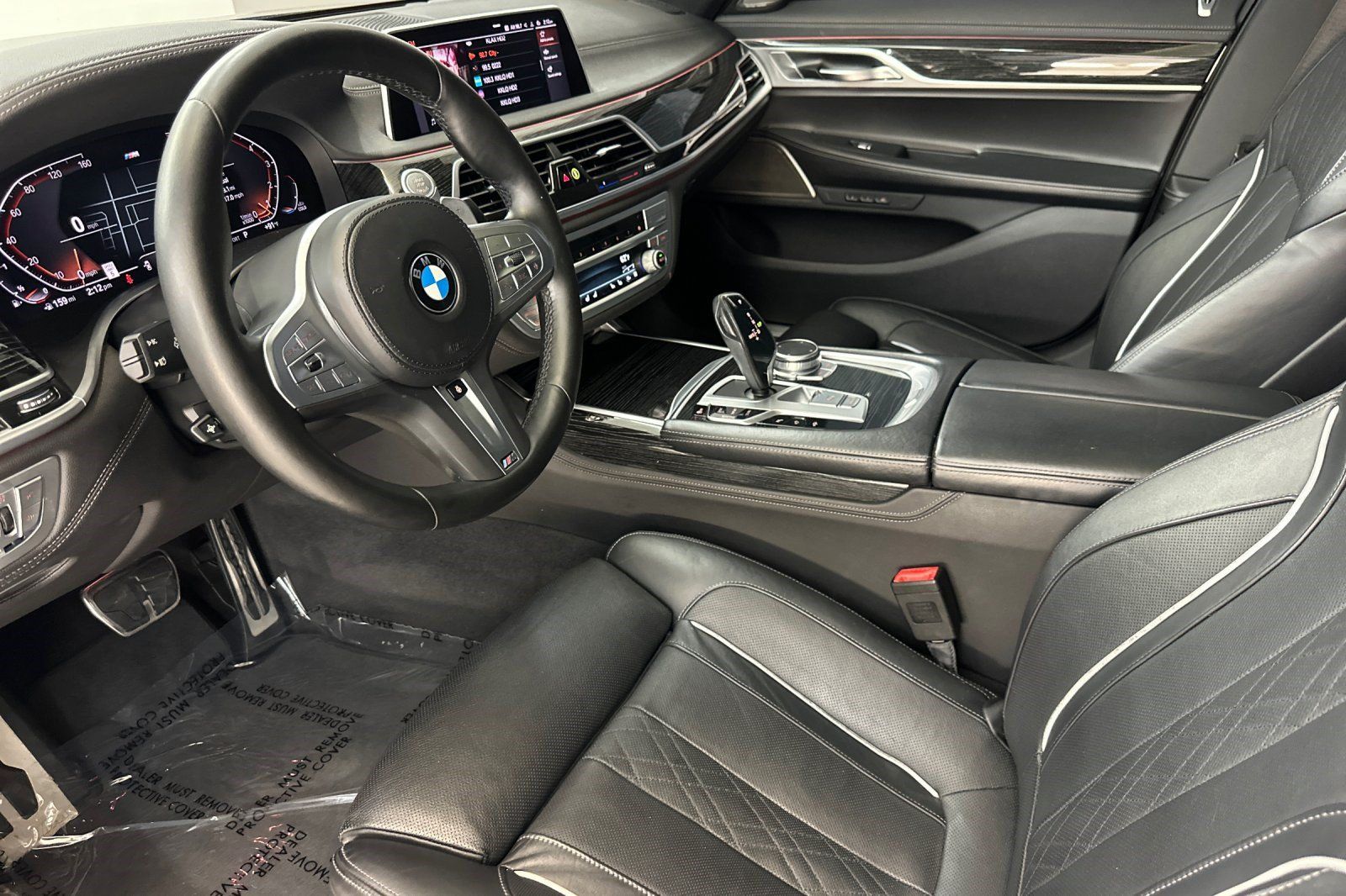 Used 2022 BMW 740i w/ M Sport Package RWD image 4