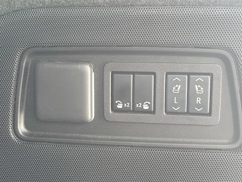 Used 2024 Cadillac Escalade Sport Platinum w/ LPO, ONYX Package AWD/4WD image 34