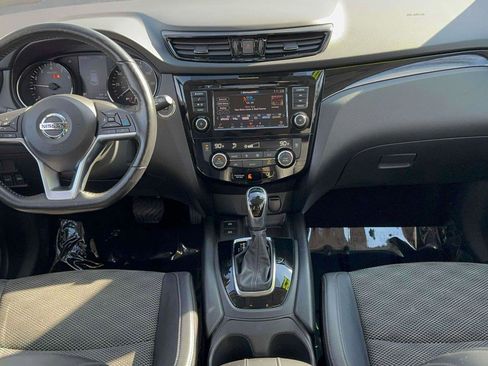 Used 2022 Nissan Rogue Sport SV w/ Technology Package image 10