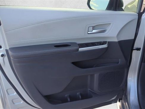 Certified 2022 Toyota Sienna XLE w/ XLE Plus Package FWD image 7