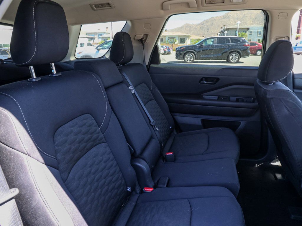 Used 2024 Nissan Pathfinder SV FWD image 19