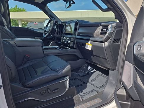 New 2025 Ford F250 Platinum image 29