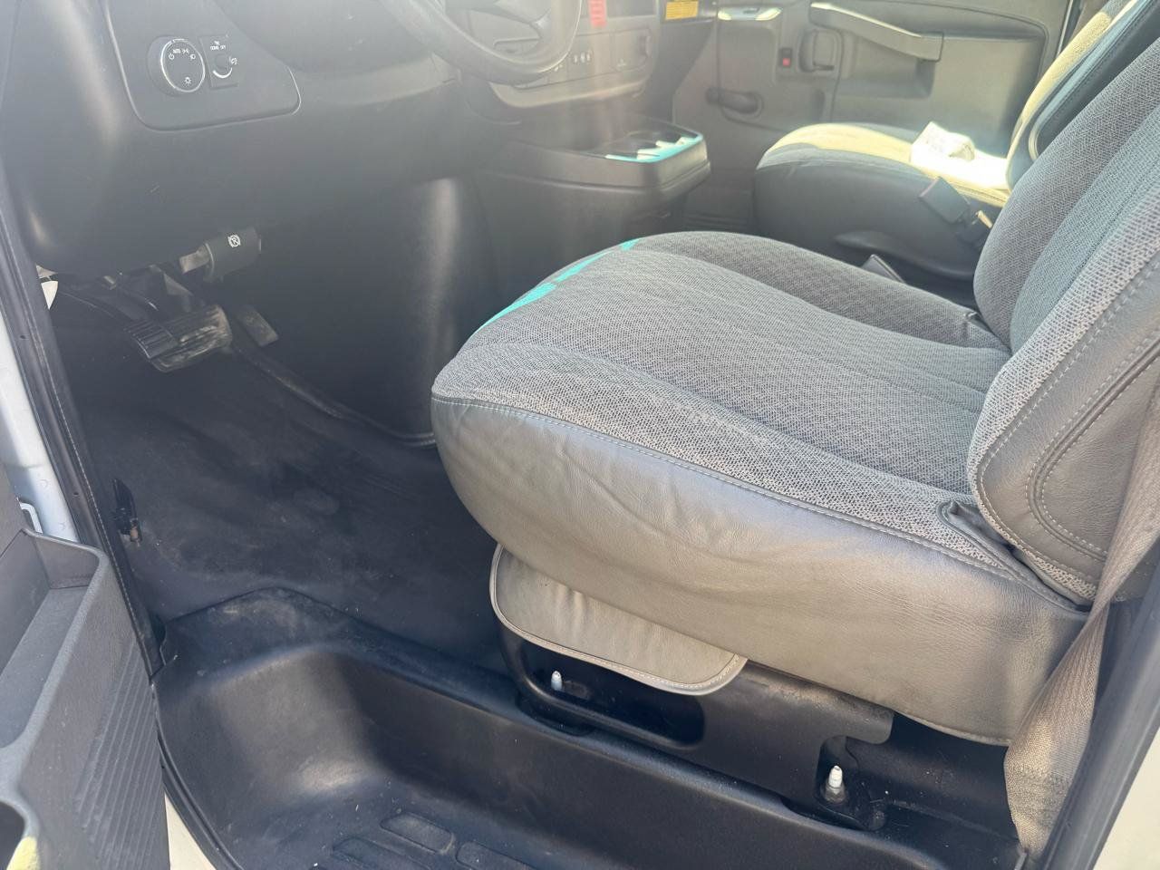 Used 2018 Chevrolet Express 2500 RWD image 13