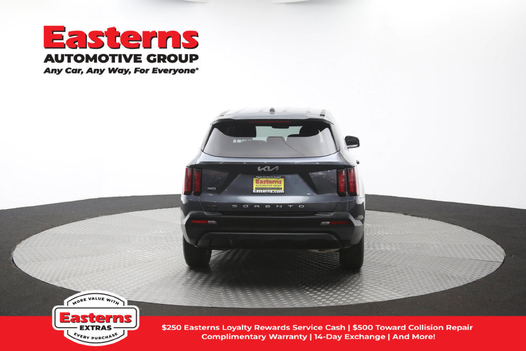 Used 2022 Kia Sorento LX AWD/4WD image 36
