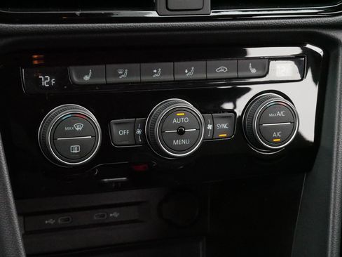 Used 2024 Volkswagen Taos SE image 23