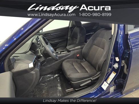 Used 2024 Nissan Altima 2.5 S FWD image 11