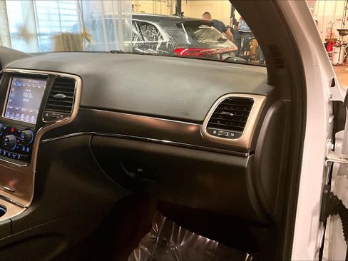 Used 2017 Jeep Grand Cherokee Limited AWD/4WD image 19