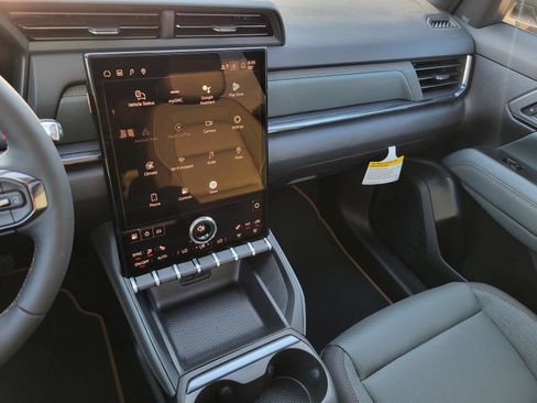 New 2026 GMC Terrain AT4 w/ Technology Package II AWD/4WD image 8