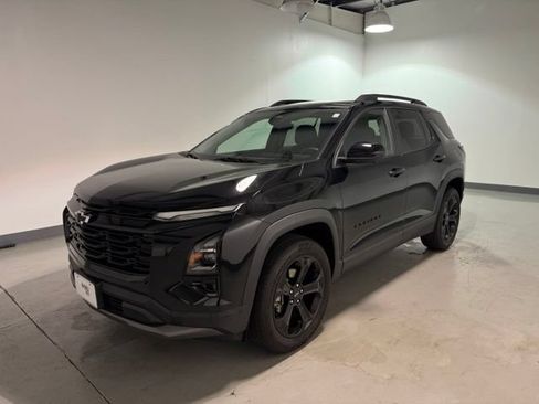 Used 2025 Chevrolet Equinox LT w/ Convenience Package II FWD image 3