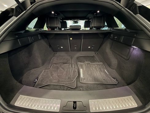 Used 2019 Land Rover Range Rover Velar R-Dynamic SE AWD/4WD image 39