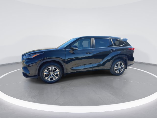 Used 2023 Toyota Highlander XLE AWD/4WD image 4