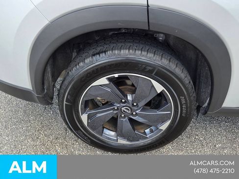 Used 2025 Nissan Rogue SV FWD image 18