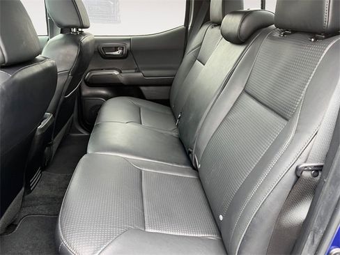 Used 2022 Toyota Tacoma TRD Off-Road w/ TRD Premium Off Road Package image 13