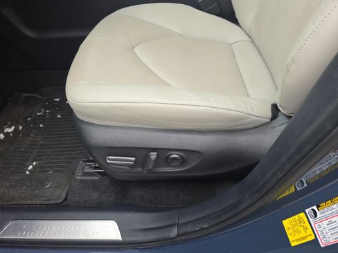 Used 2024 Toyota Grand Highlander Limited image 19