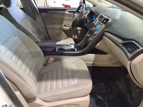 Used 2017 Ford Fusion SE FWD image 26