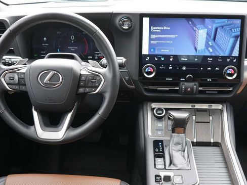 Used 2025 Lexus GX 550 w/ Cold Area Package AWD/4WD image 24