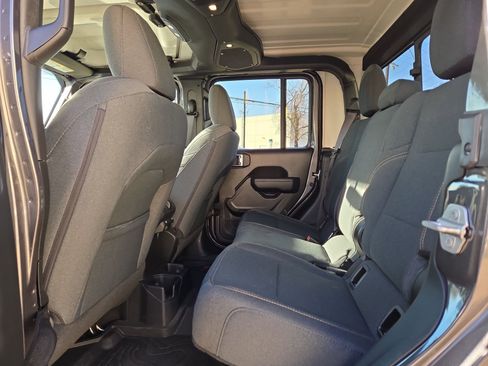 Used 2025 Jeep Gladiator Sport image 13