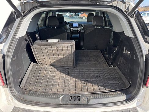 Used 2021 Ford Explorer XLT w/ XLT Sport Appearance Package image 6