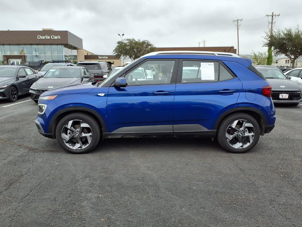 Used 2025 Hyundai Venue Limited FWD image 2